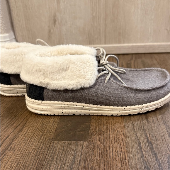 Hey Dude Gray and White Women's Slippers Size 10 Great Condition - Picture 7 of 9